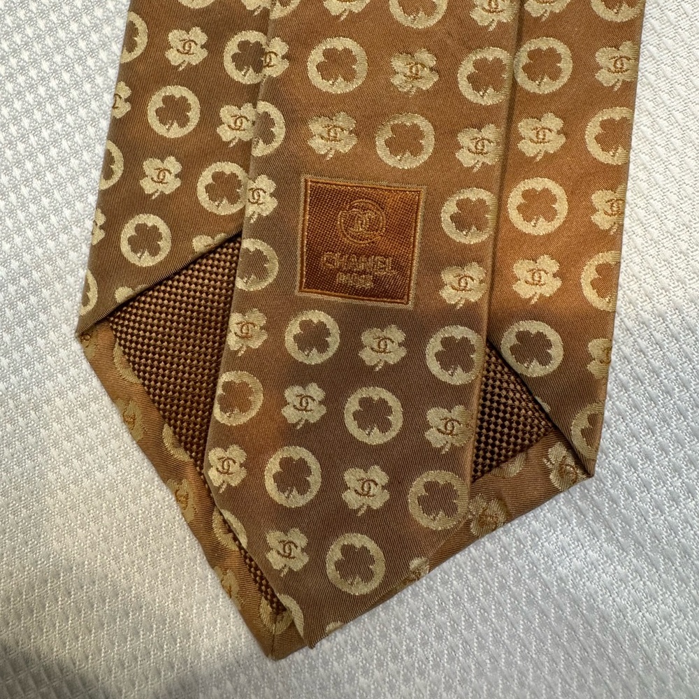Authentic CHANEL men’s silk necktie - Picture 4 of 9